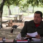 Chávez expropia tierras en su estado natal y amenaza con cerrar otra TV