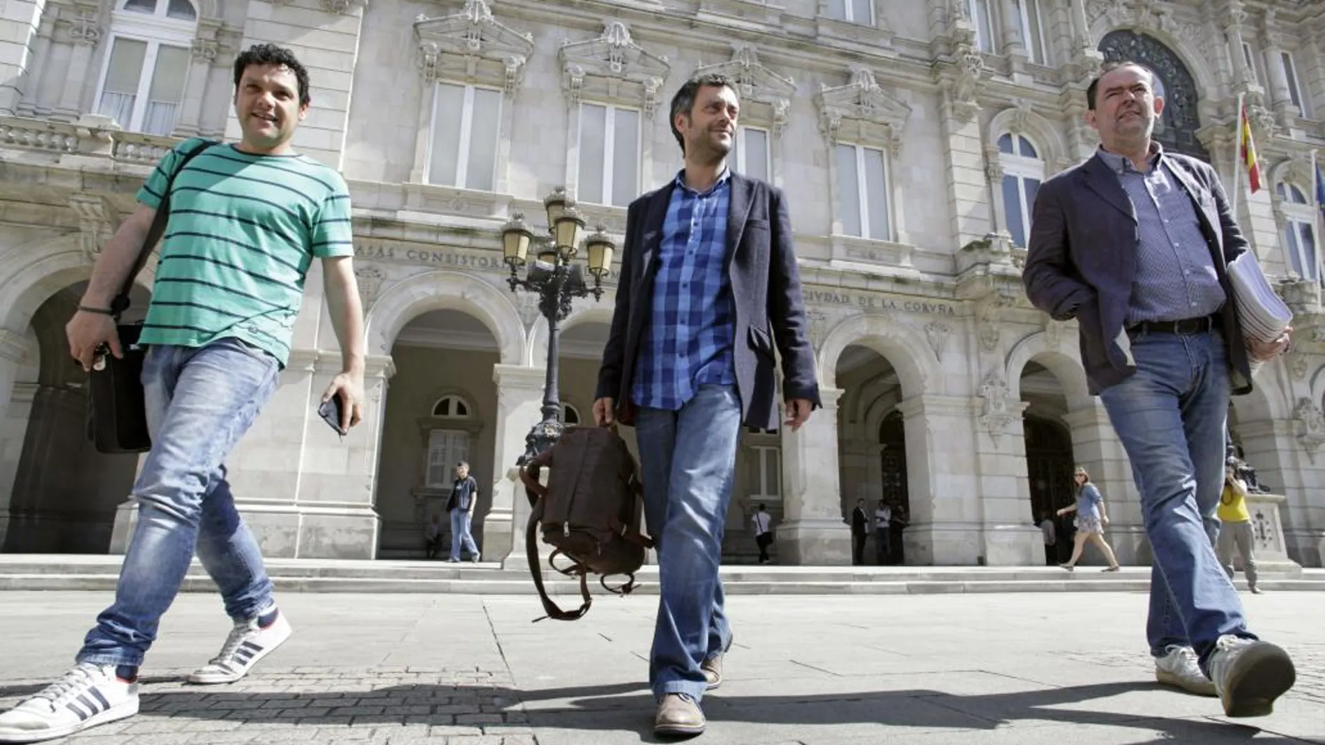 El líder de la Marea Atlántica, Xulio Ferreiro (centro)