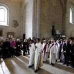 Momento de la ceremonia religiosa en la catedral de Notre Dame de la ciudad de Digne-les-Bains, cercana a la zona donde se estrelló el avión, para honrar a las víctimas