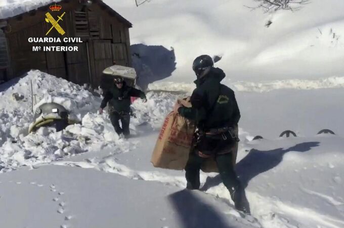 Agentes del Grupo de Rescate e Intervención en Montaña (Greim) de la Guardia Civil