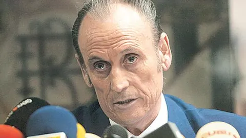 Lopera continúa sin dar la cara