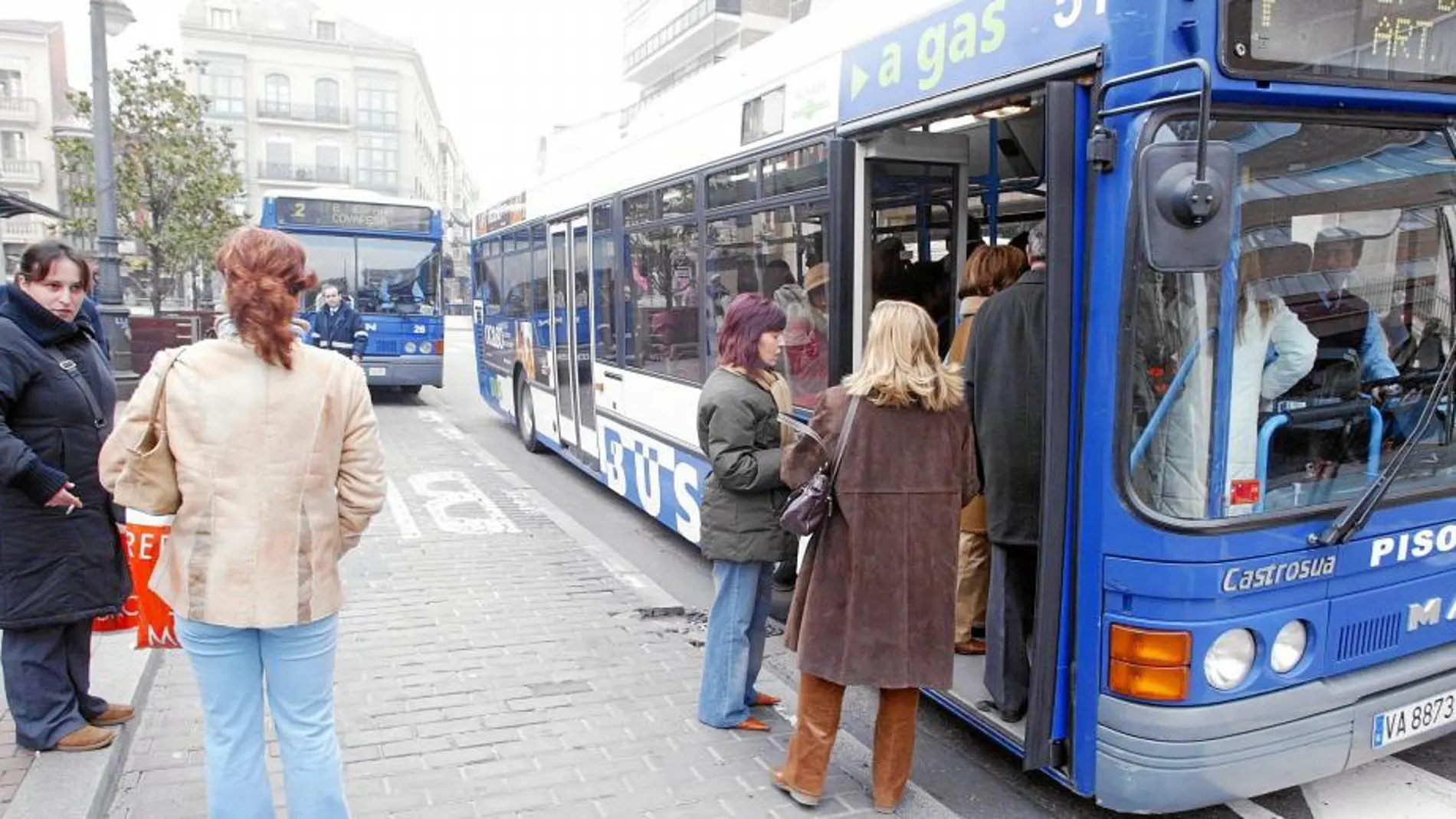 «Parados en Movimiento» solicitan acciones concretas como la bajada del precio de autobús para los que no tienen empleo