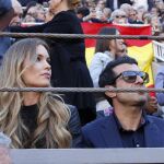 Luis Figo y su esposa, en los toros