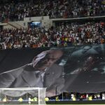 Homenaje a Alfredo Di Stéfano antes del inicio del partido de ida de la Supercopa de España que el conjunto blanco disputa contra el Atlético de Madrid esta noche en el estadio Santiago Bernabéu.
