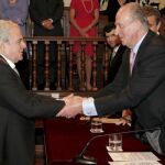 El rey Juan Carlos entrega al escritor barcelonés Juan Marsé el Premio Cervantes