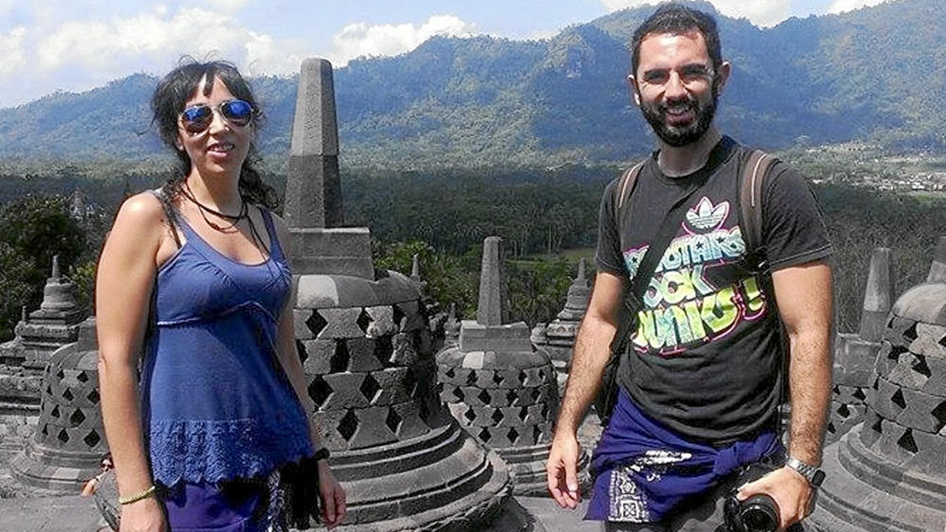 Rafael y María, dos de los españoles que viajaban en el barco hundido en Indonesia