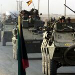 Las últimas tropas españolas que abandonaron la ciudad iraquí de Diwaniya en 2004.