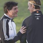 Juande habla con Guti en un entrenamiento del Real Madrid
