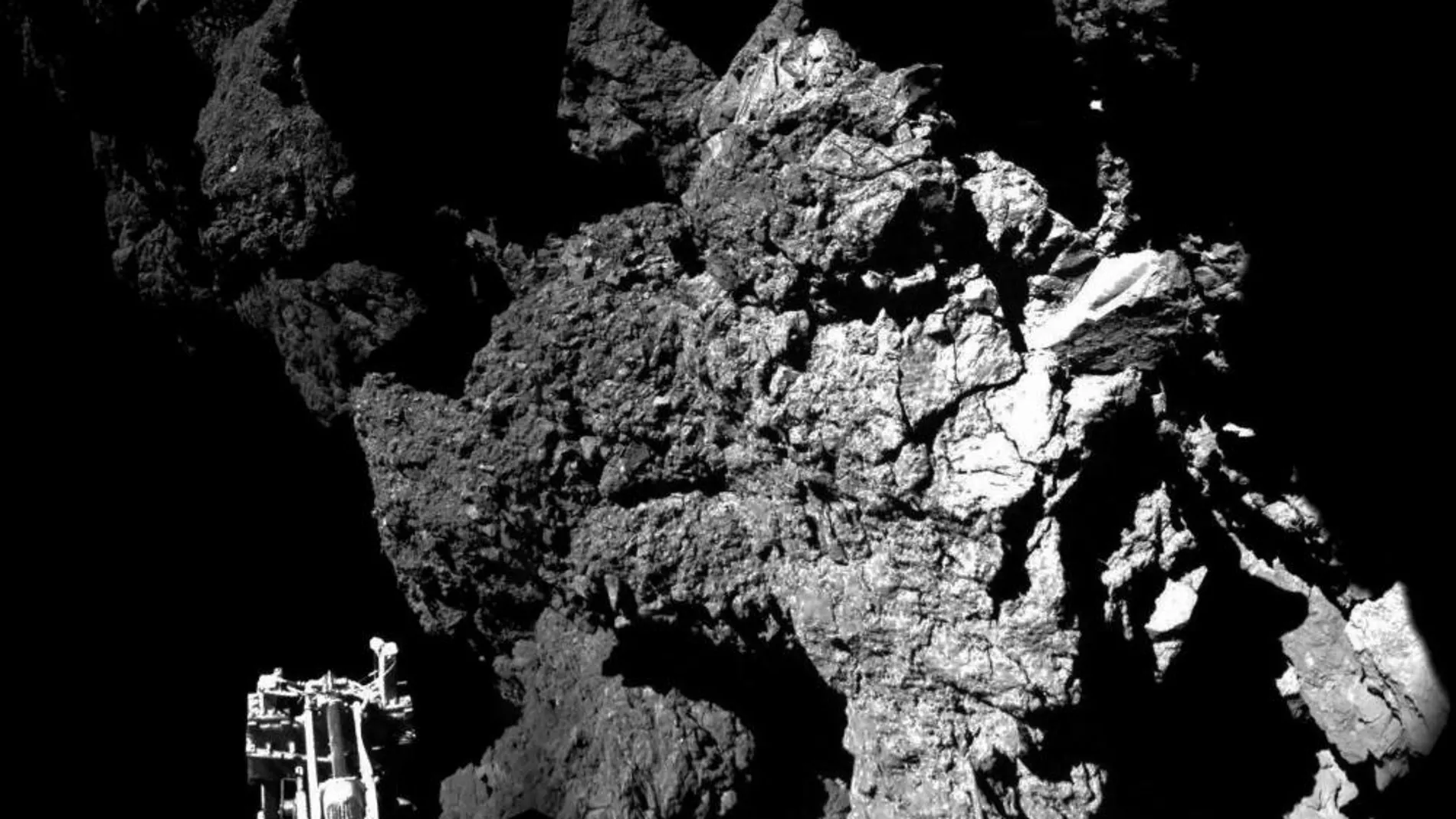 Fotografía de la Agencia Espacial Europea (ESA) hoy, jueves 13 de noviembre de 2014 y tomada por la cámara CIVA de una vista panorámica creada a partir de las dos primeras imágenes de CIVA del modulo Philae que confirma el aterrizaje en la superficie del cometa 67/P Churyumov-Gerasimenko.