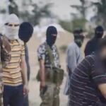 Un presunto militante del Estado Islámico en Siria, amenaza la ejecución de personal militar sirio capturado.