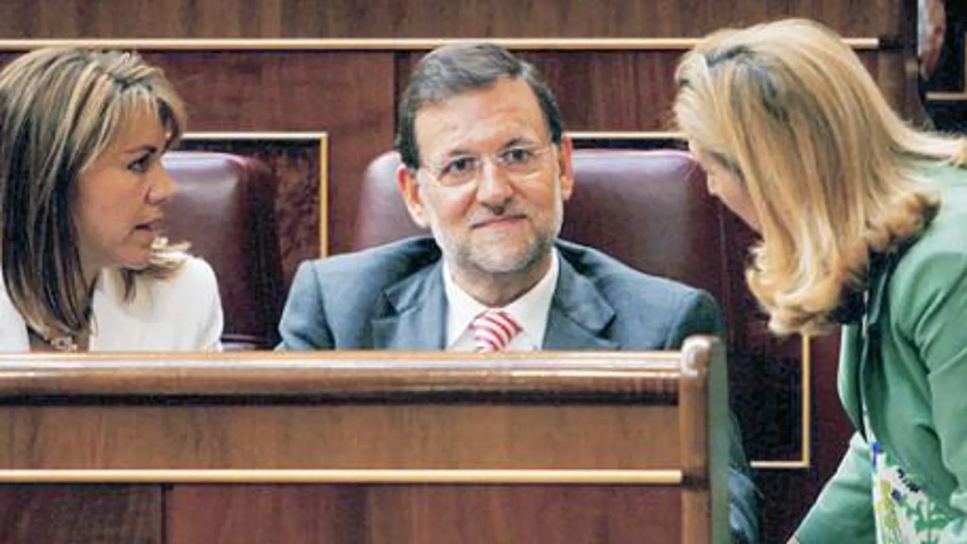 Rajoy: «El estado de la Nación es recesión déficit deuda y mucho paro»