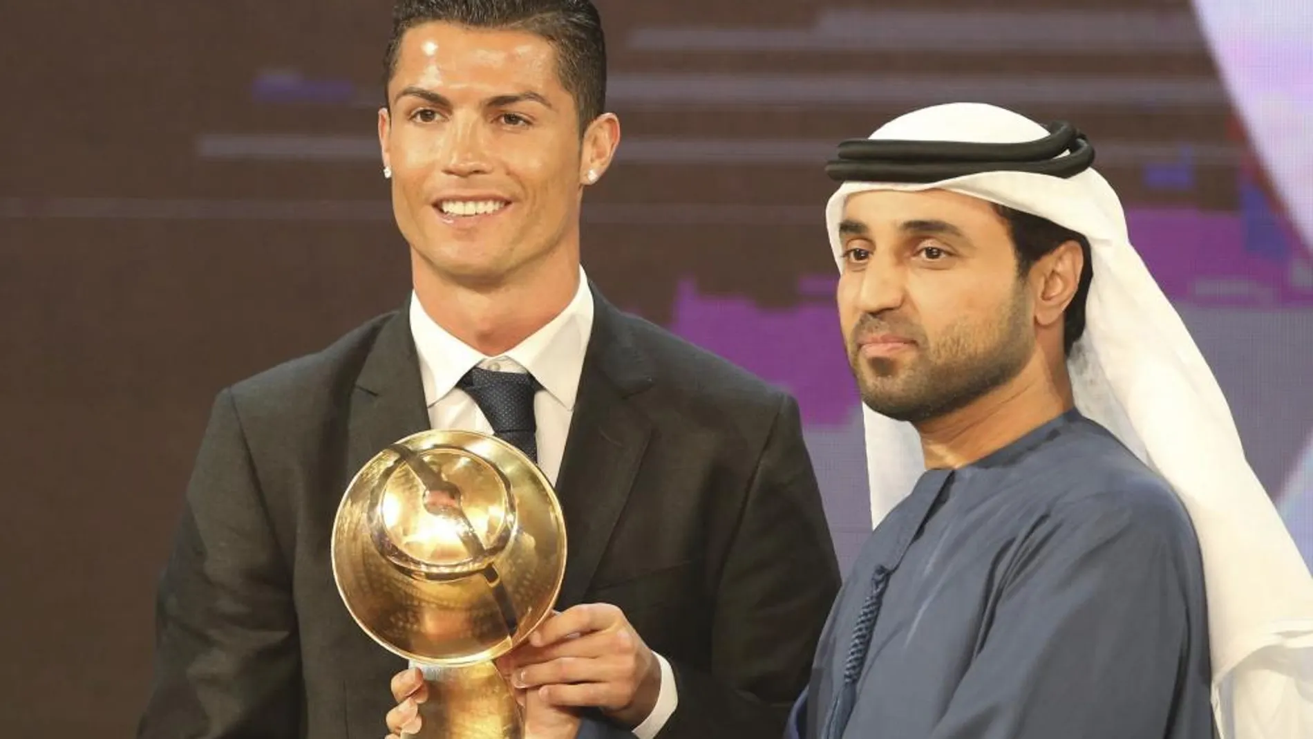 Cristiano Ronaldo recibe el premio Globe 2014.