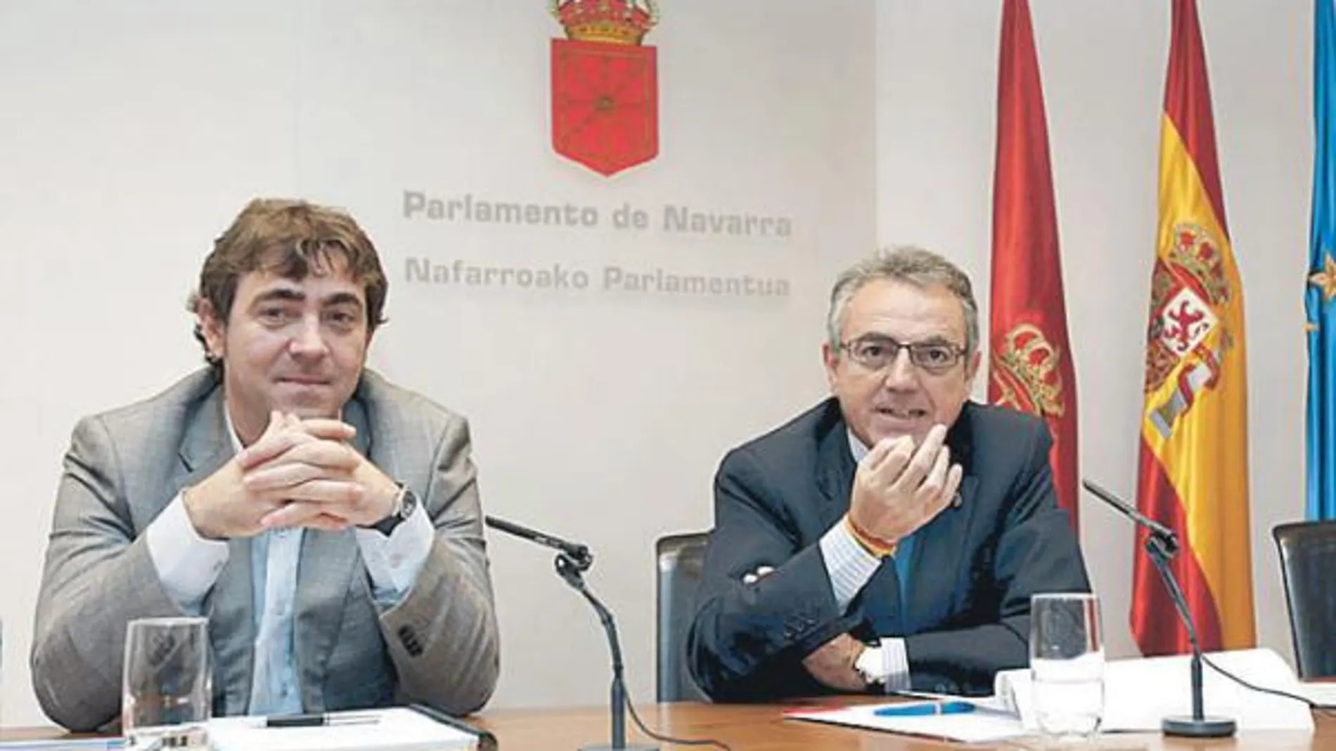 El líder del PSN, Roberto Jiménez, y Miguel Sanz, presidente navarro
