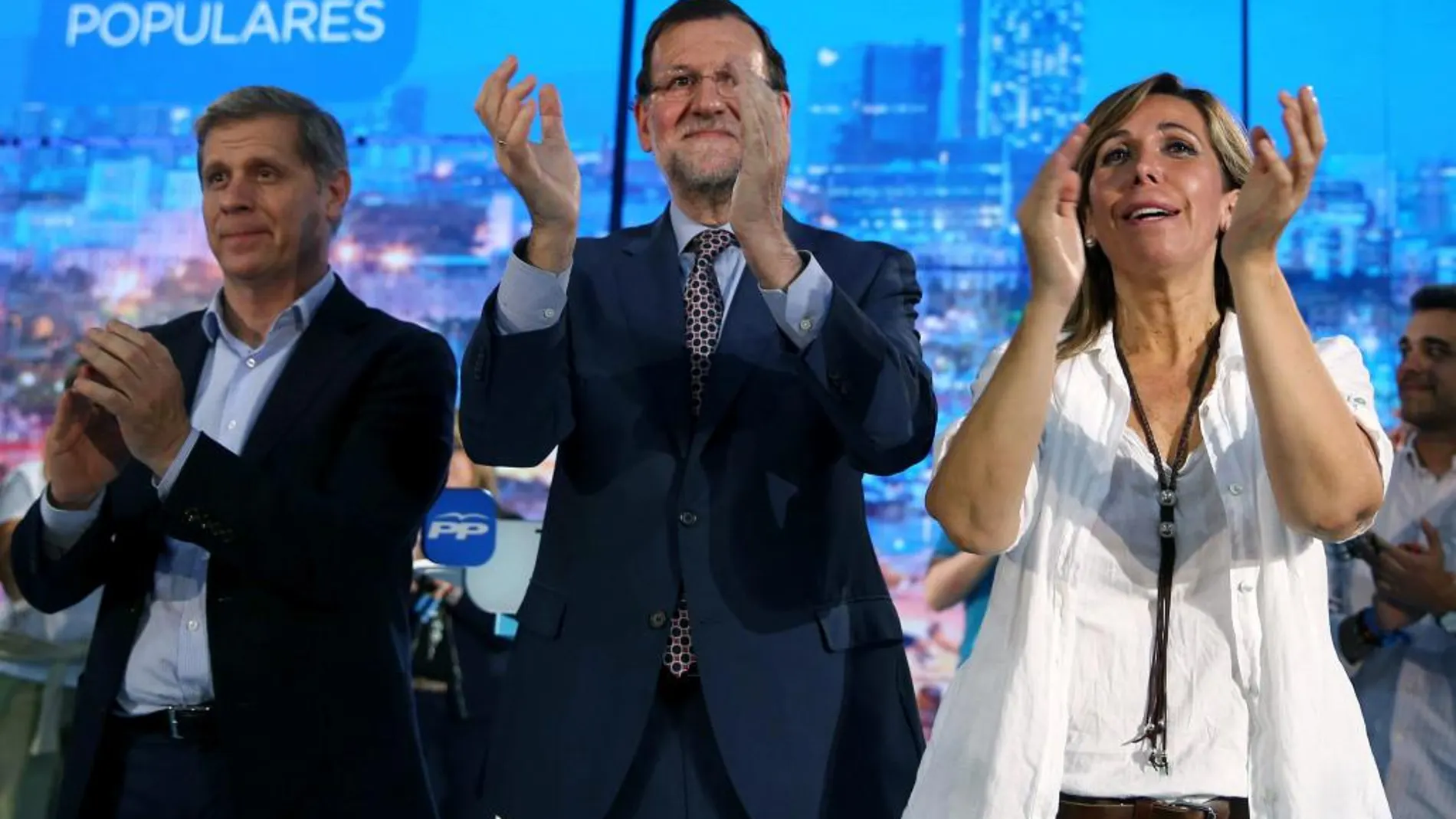 Rajoy junto a Sánchez-Camacho y el candidato a la Alcaldía de Barcelona, Alberto Fernández Díaz.