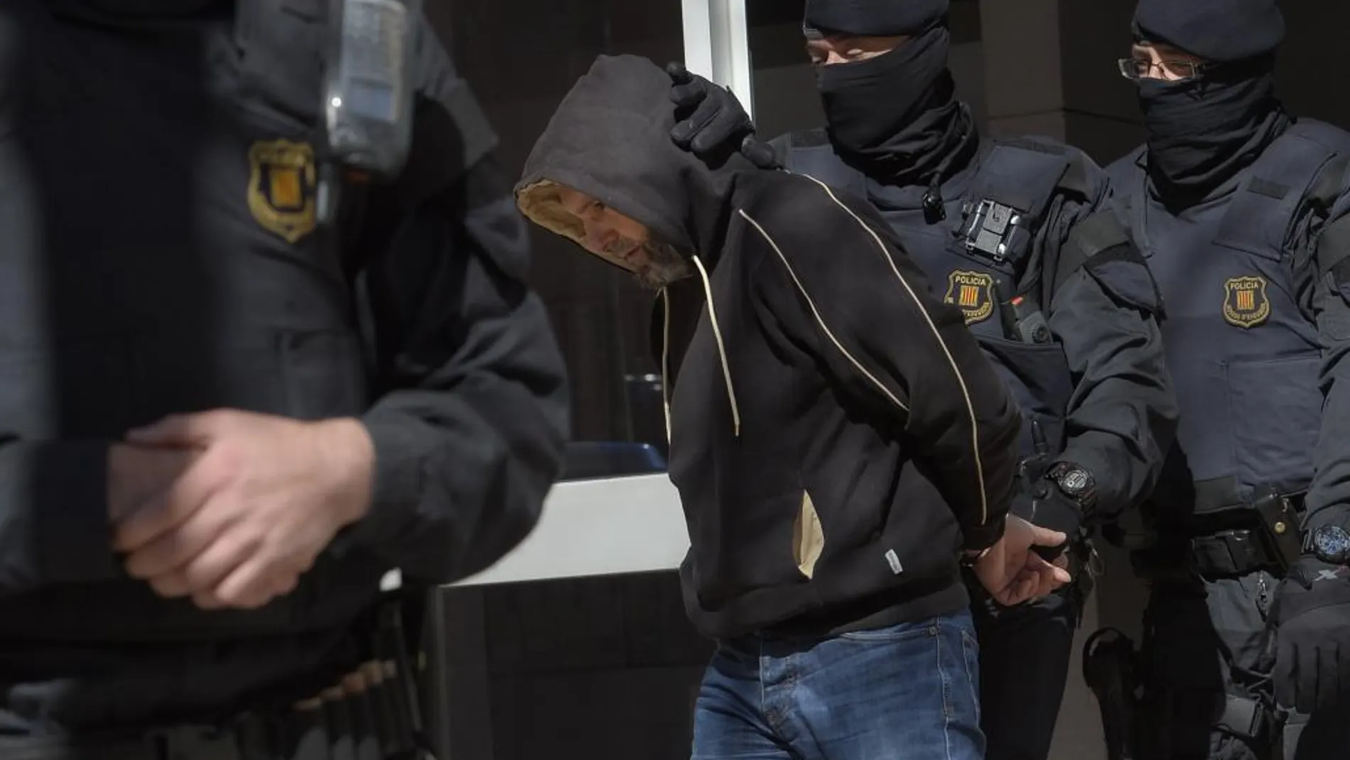 Una de las nueve personas que han sido detenidas en el marco de una operación contra el terrorismo yihadista llevada a cabo en Cataluña.