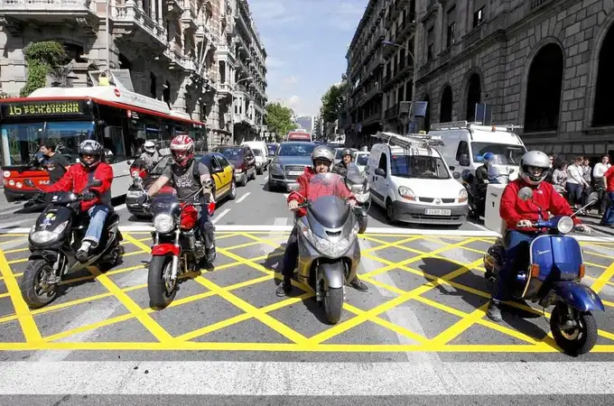 El Ayuntamiento de Barcelona apuesta por la formación de los motoristas, que han protagonizado diez de los once siniestros mortales 