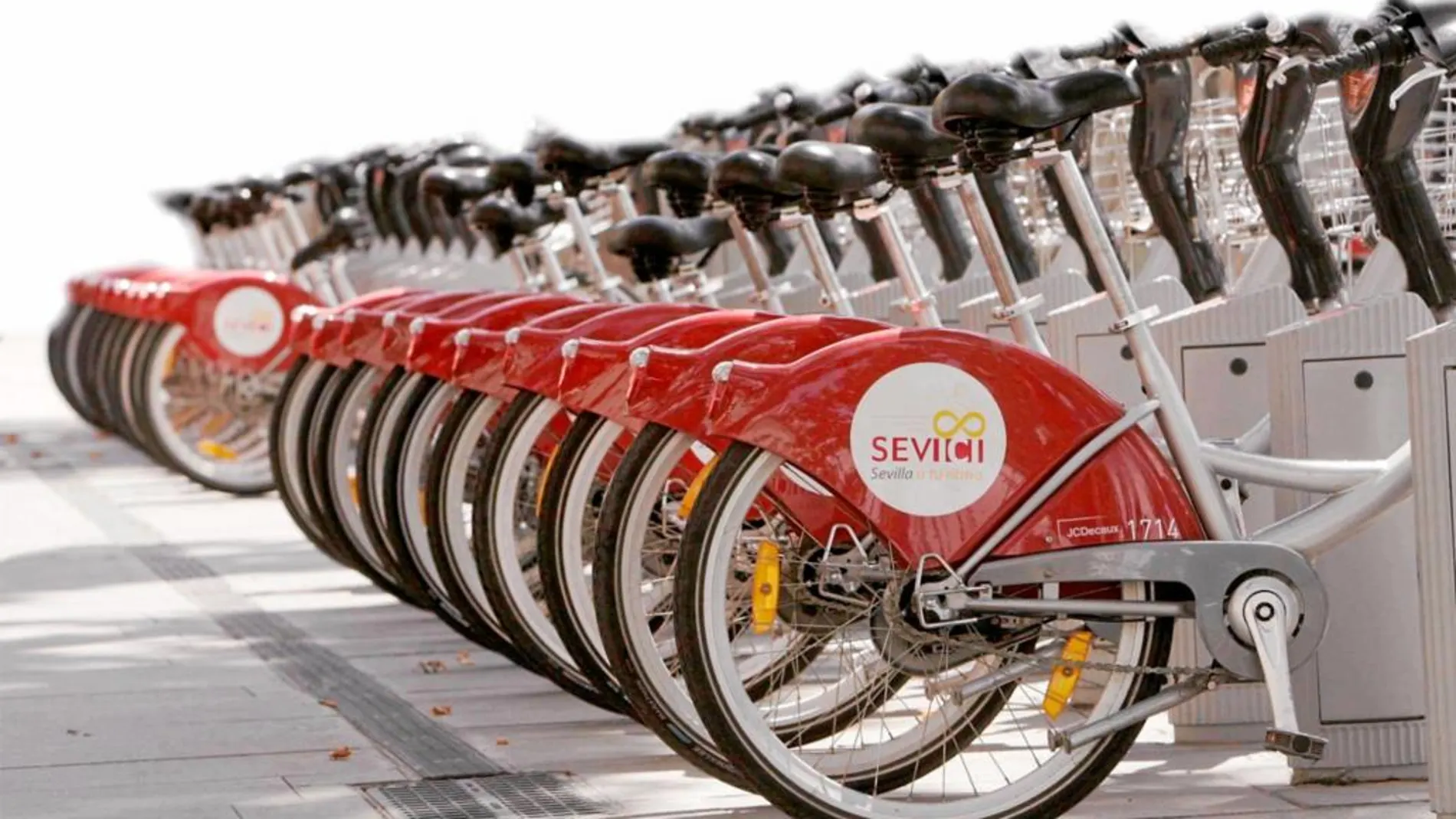 Sevilla es la ciudad con más kilómetros de carril bici, a lo que se une un servicio público de alquiler