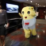 La mascota en la rueda de prensa del Club de Corrsponsales Extranjeros en Tokio