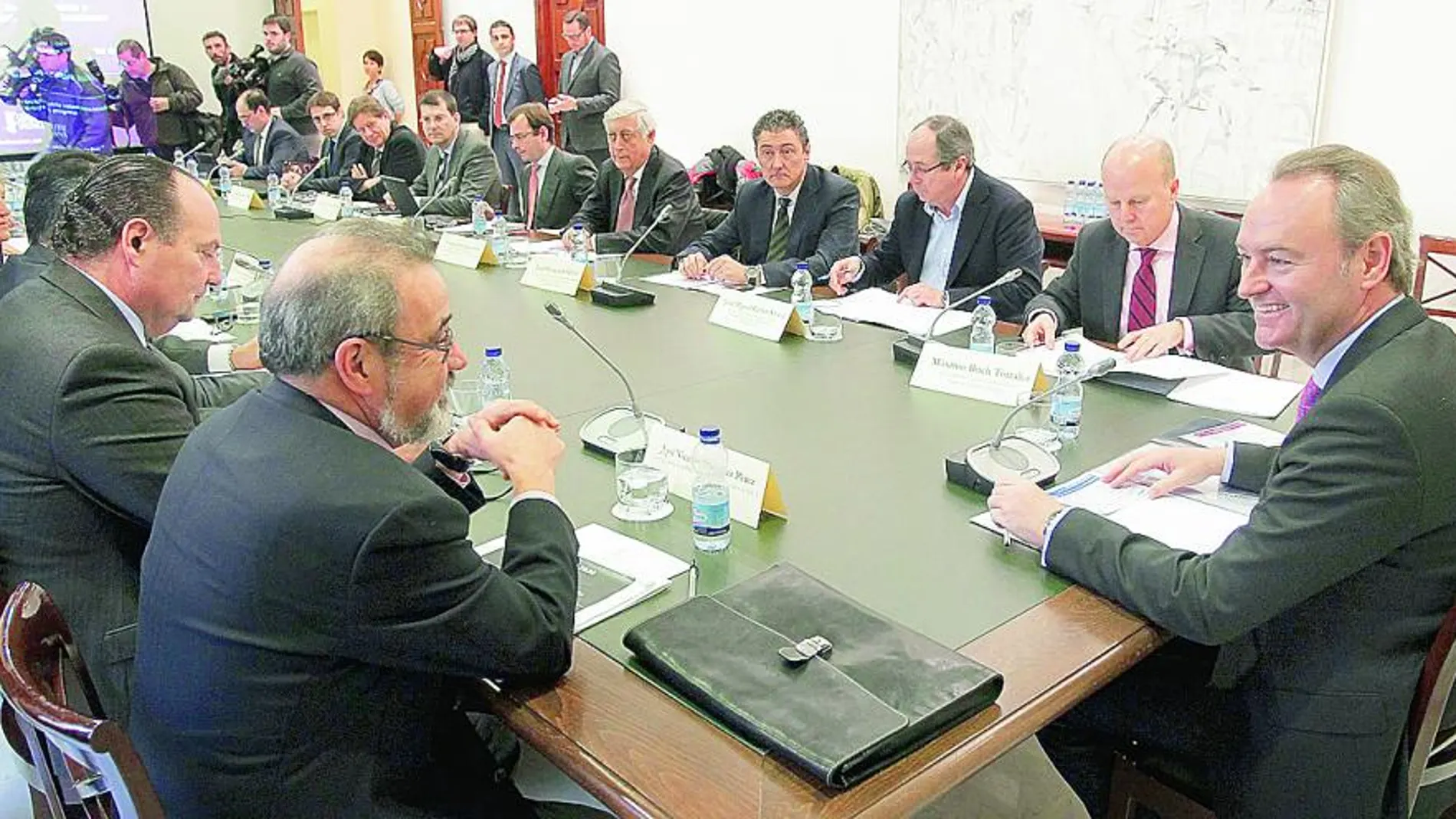 El presidente de la Generalitat, Alberto Fabra, participó en la reunión entre Buch, empresarios y patronal
