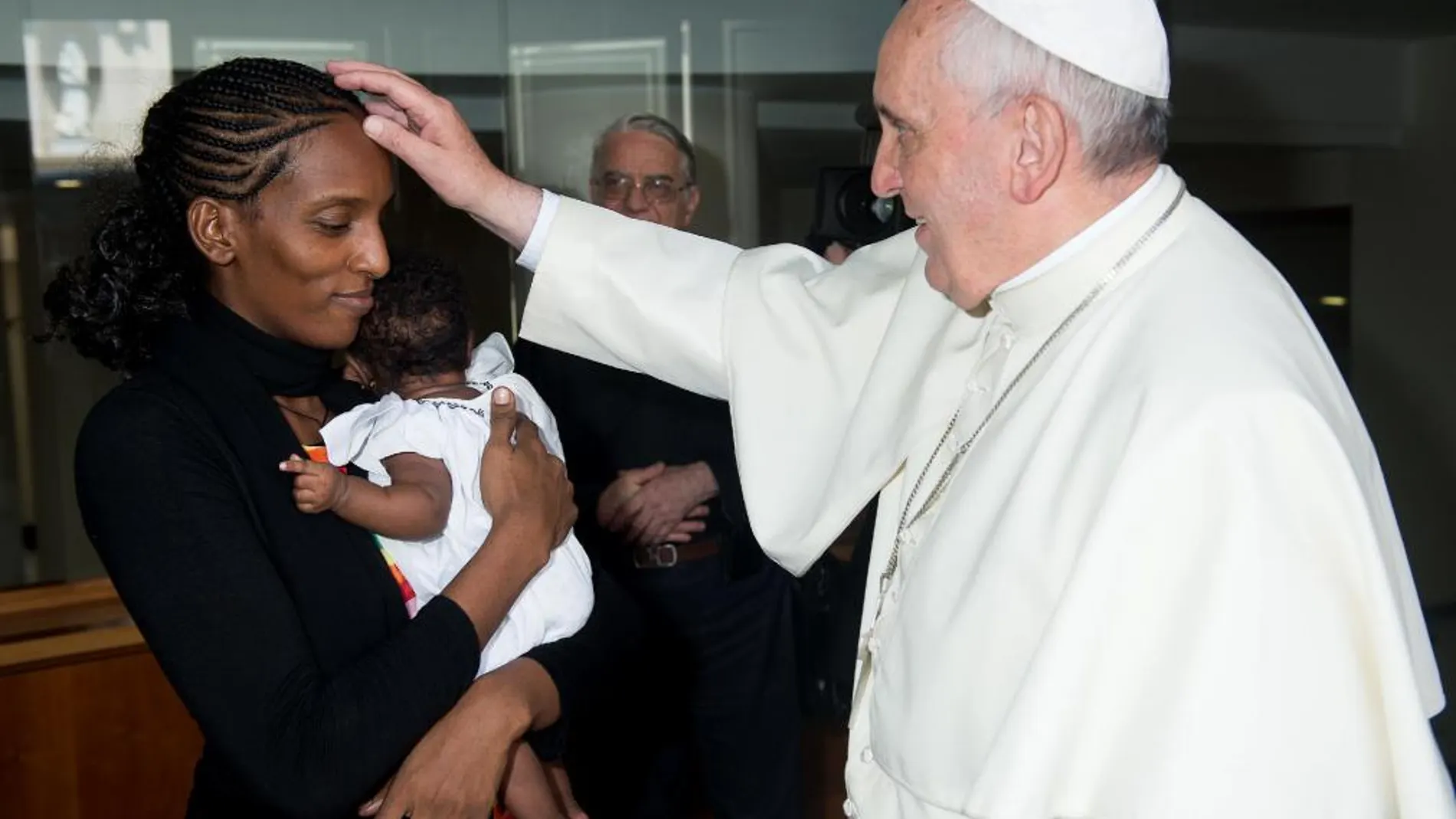 Imagen del encuentro de Meriam Yehya Ibrahim con el Papa Francisco