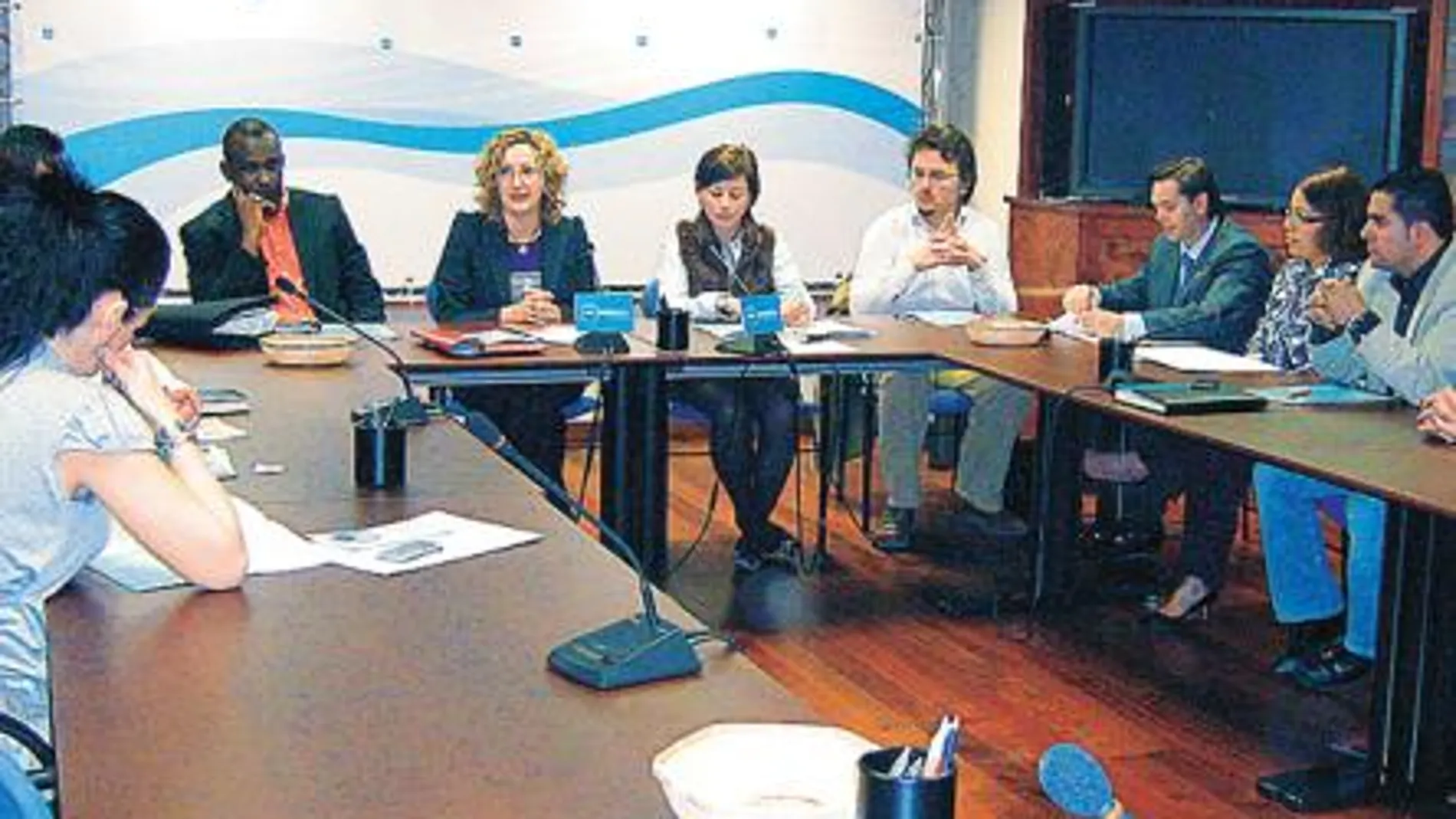 El PP critica que el Ejecutivo central haya reducido los fondos para los inmigrantes