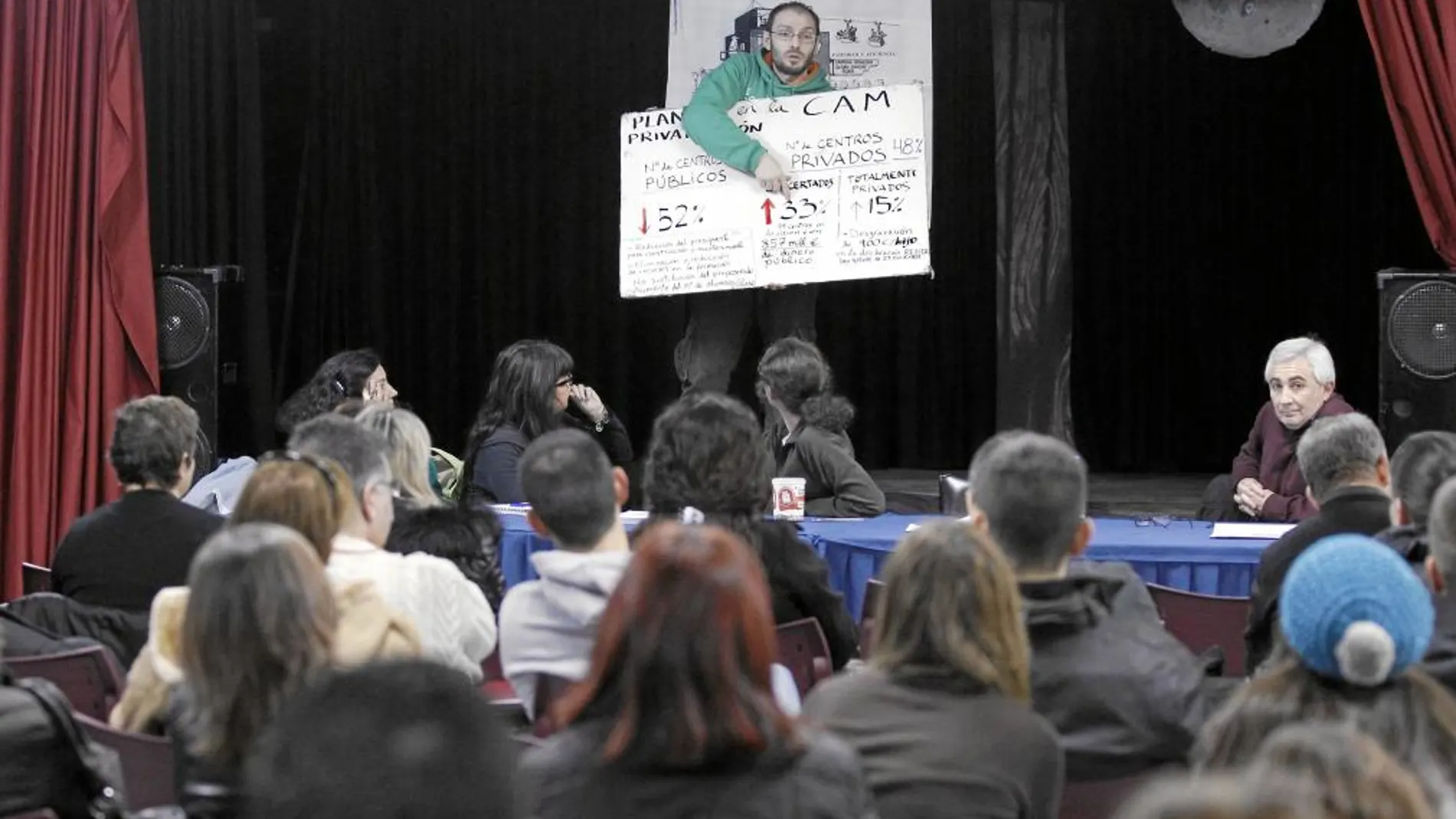 El instituto en el IES Juan Gris de Móstoles, ayer, durante una asamblea