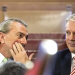Franscico Correa y Pablo Crespo, conversan esta mañana, en el banquillo