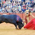 Dávila Miura, ayer en un natural en la última de la feria de Abril