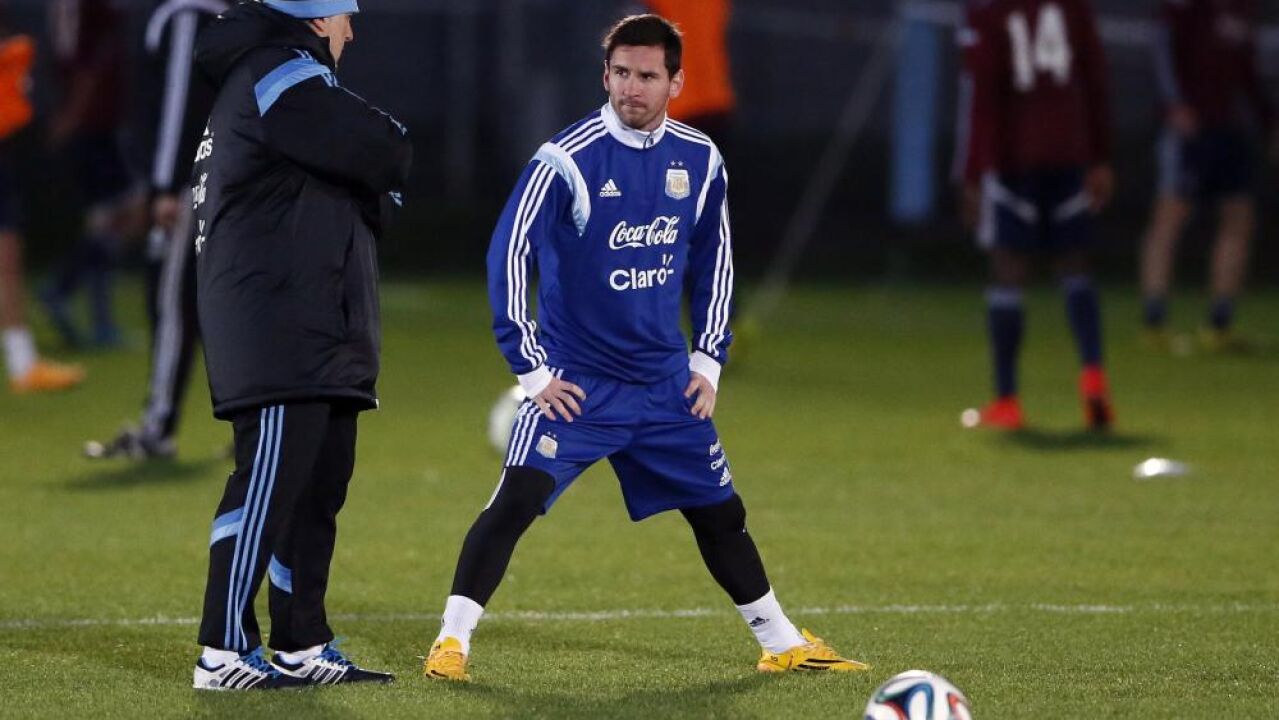 Messi, extremo derecho y Neymar, líder del nuevo Brasil