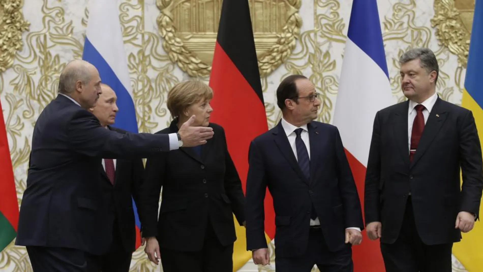 De izquierda a derecha, el presidente de Bielorrusia, Alexander Lukashenko; Vladimir Putin; Angela Merkel; Francois Hollande y Petro Poroshenko.