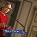 La candidata del PP al Ayuntamiento de Madrid, Esperanza Aguirre, durante su intervención en un desayuno informativo de Fórum Europa