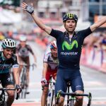 Alejandro Valverde celebra su triunfo al cruzar la meta