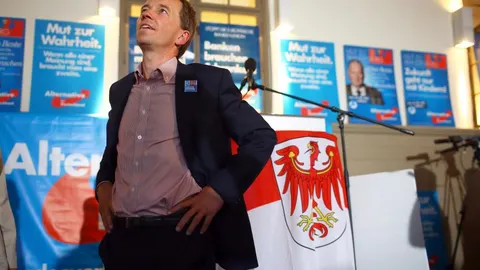 El líder de la Alianza para Alemania (AfD), Bernd Lucke, ayer, en Potsdam (Efe)