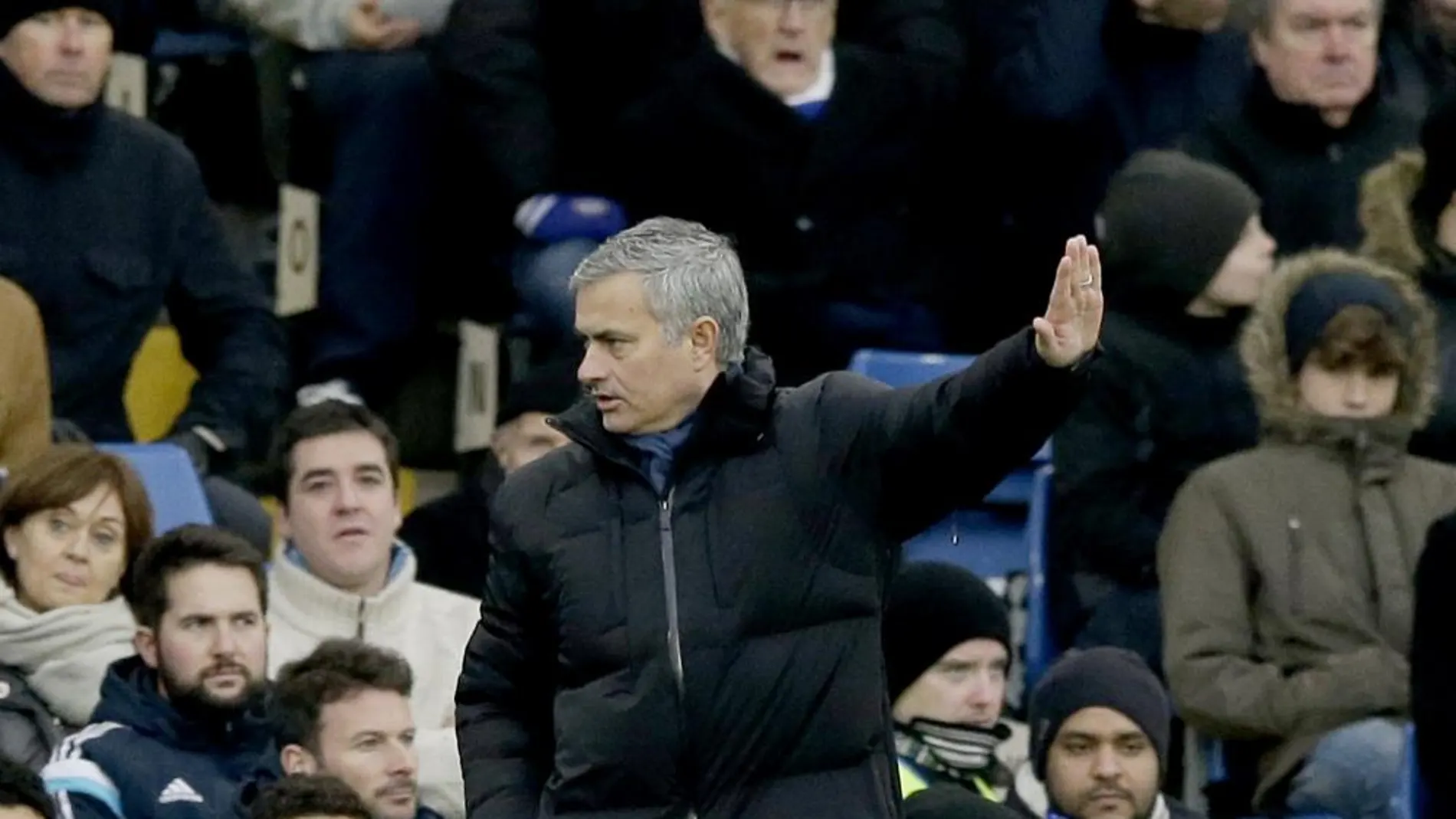 El entrenador del Chelsea, el portugués Jose Mourinho, durante el partido