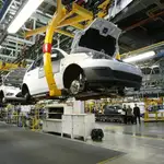  Desciende un 32,7% la producción de coches en España