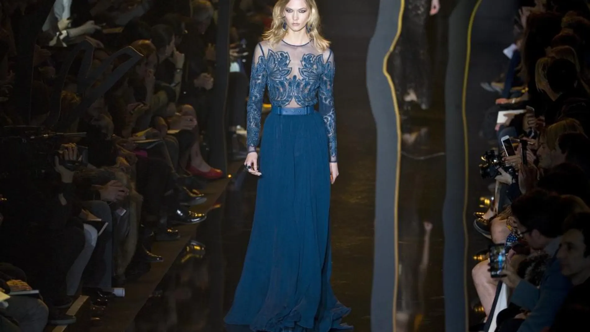 Elie Saab viste a la mujer más sensual en la Semana de París