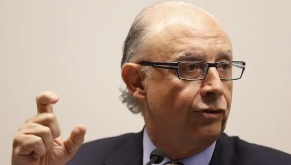El ministro de Hacienda, Cristóbal Montoro, durante su intervención hoy en la conferencia -debate "la economía Española, el círculo virtuoso"que organiza el Círculo de Economía