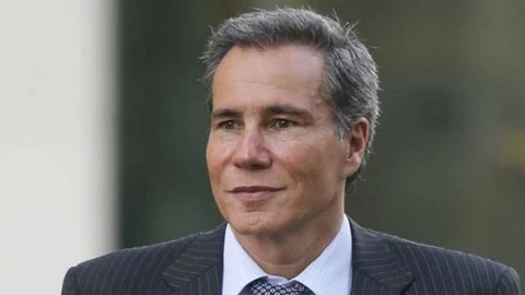 Los peritos dicen que Nisman habría muerto de pie y de cara al espejo