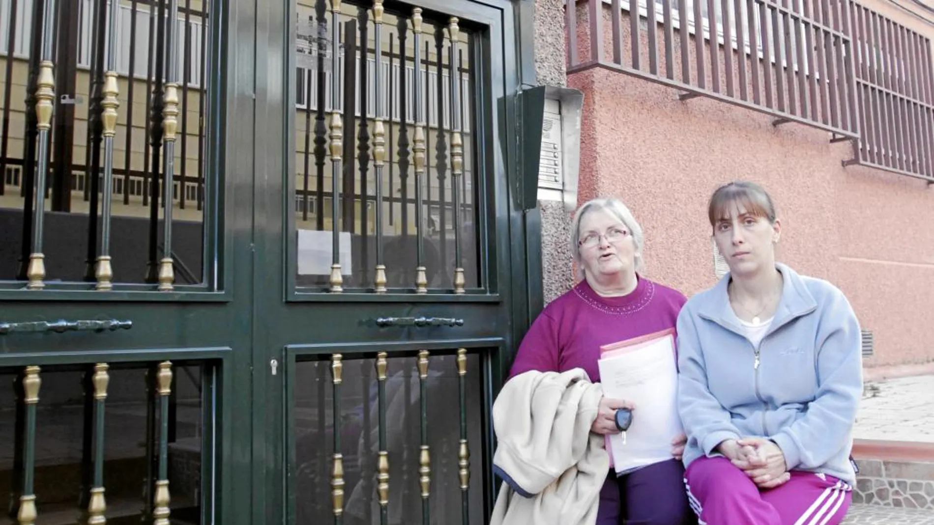 Patricia y su madre, Mari, se encontraron un día con una nota en la que las echaban de su propia casa