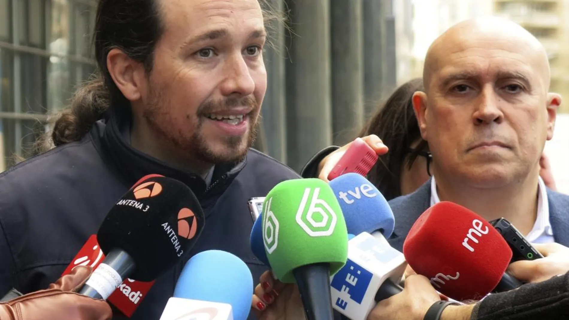 El secretario general de Podemos, Pablo Iglesias, en declaraciones a los medios de comunicación en Bruselas