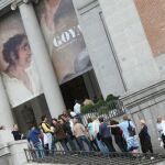 El Museo del Prado baja dos euros el precio de la entrada por Internet o por teléfono para evitar la colas