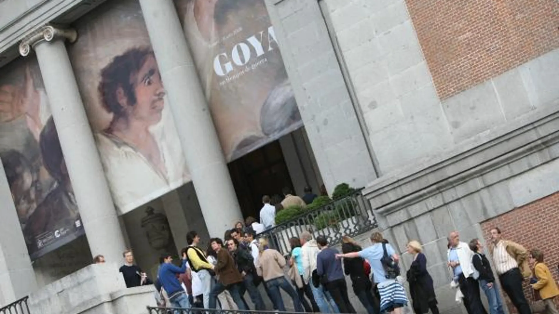 El Museo del Prado baja dos euros el precio de la entrada por Internet o por teléfono para evitar la colas