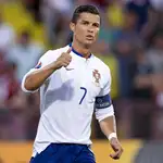  Cristiano firma un 'hat trick' y sostiene a Portugal en Armenia