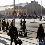 La Policíadesalojó ayer la estación de Atocha (Madrid) después de que el hombre amenazara con suicidarse dentro de un tren con explosivos