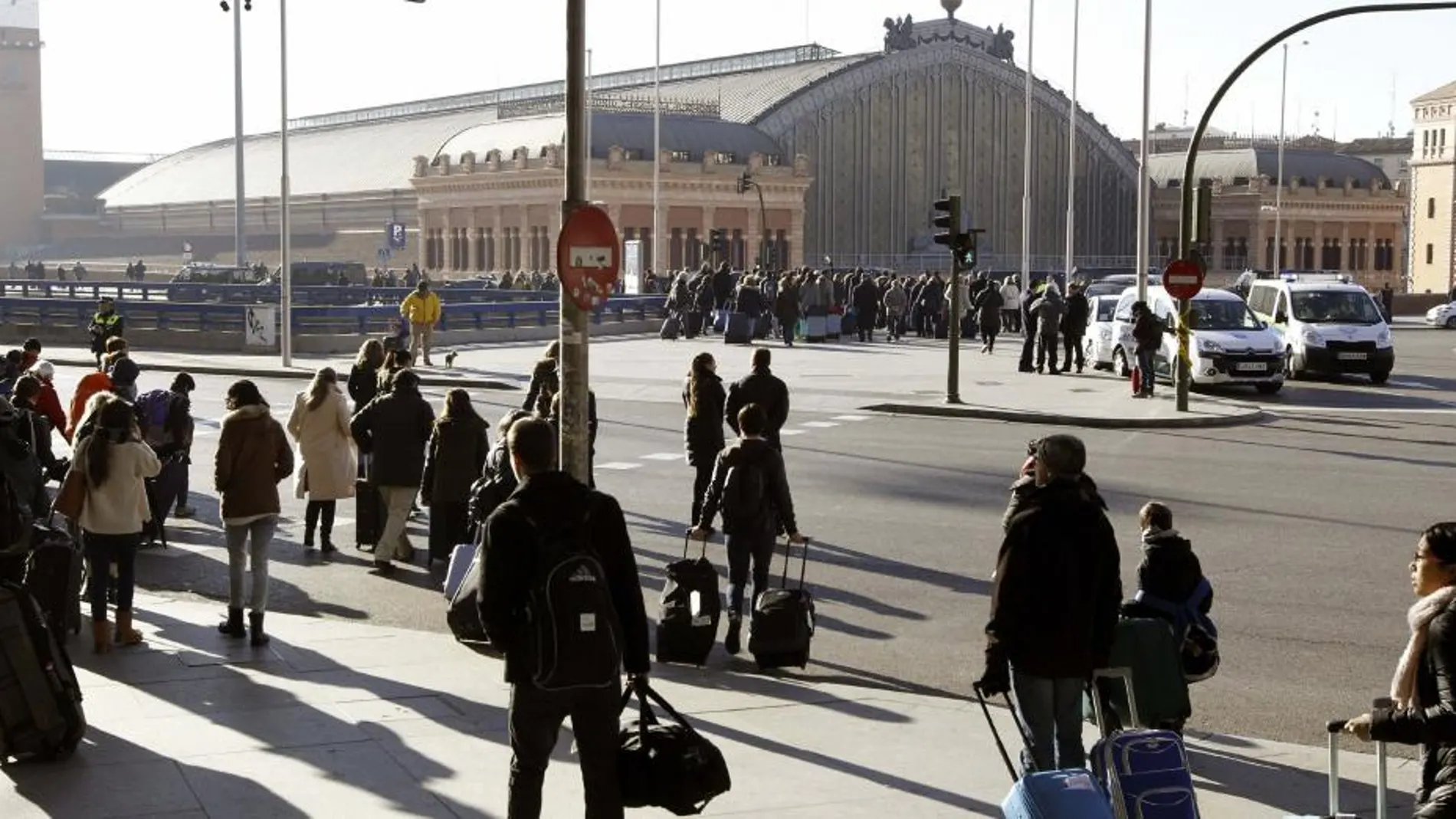 La Policíadesalojó ayer la estación de Atocha (Madrid) después de que el hombre amenazara con suicidarse dentro de un tren con explosivos