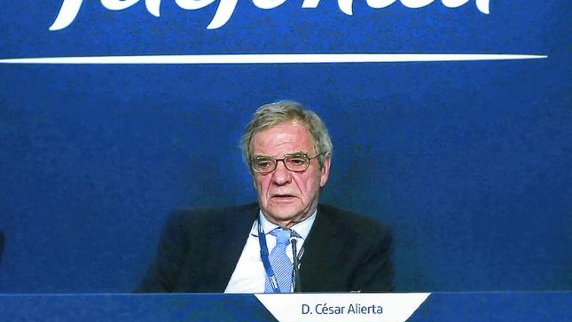 El presidente de Telefónica, César Alierta, en la junta de accionistas, ayer