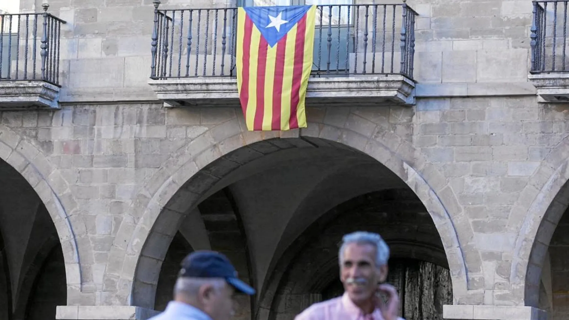 Manresa es una de las ciudades de mayor tamaño que lidera la insumisión al acuerdo tomado por la Junta Electoral. Este ayuntamiento de la provincia de Barcelona está controlado por CiU.