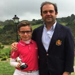 Thomas Artigas, con el trofeo