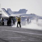 Militares estadounidenses en el portaaviones «George H. W. Bush», en el Golfo Pérsico, el pasado mes de diciembre