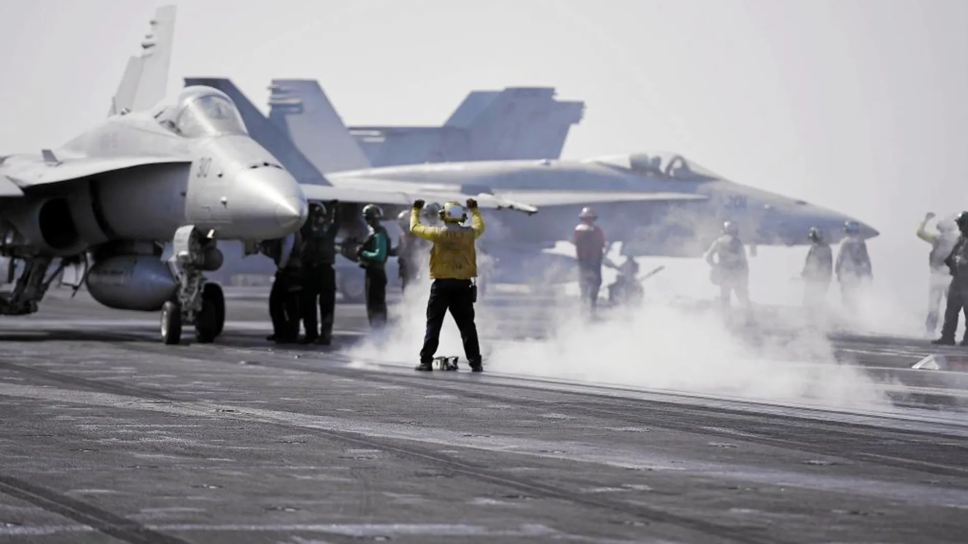 Militares estadounidenses en el portaaviones «George H. W. Bush», en el Golfo Pérsico, el pasado mes de diciembre